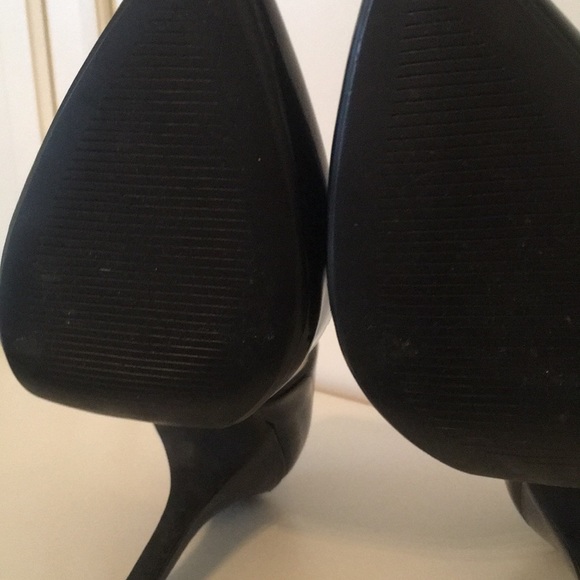 Black Patent Pump Heels 💥 Heart in D - Picture 7 of 7